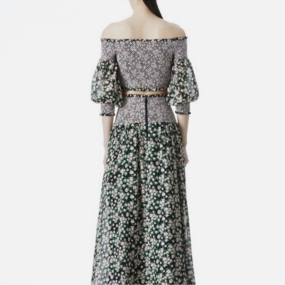 Alice + Olivia Candra Smocked Off- Shoulder Crop Top in Schwarz - Size Large - Picture 2 of 7